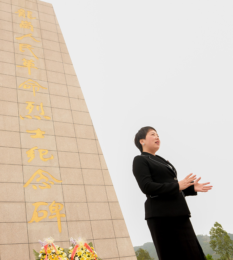 博天国际清明祭扫烈士陵墓！